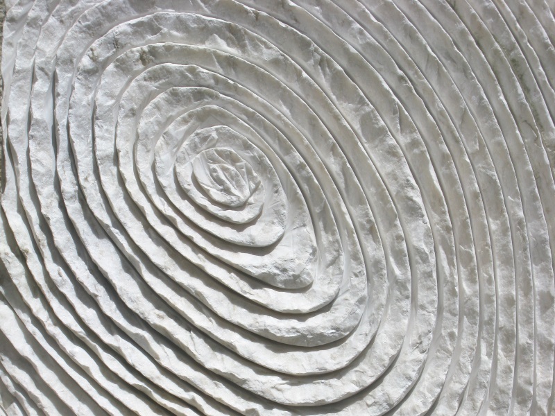Kamienna płaskorzeźba w kształcie spirali/sxc.hu