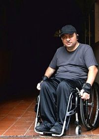 Marcin Mikulski na wózku inwalidzkim