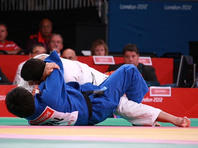 dwaj zawodnicy w judo