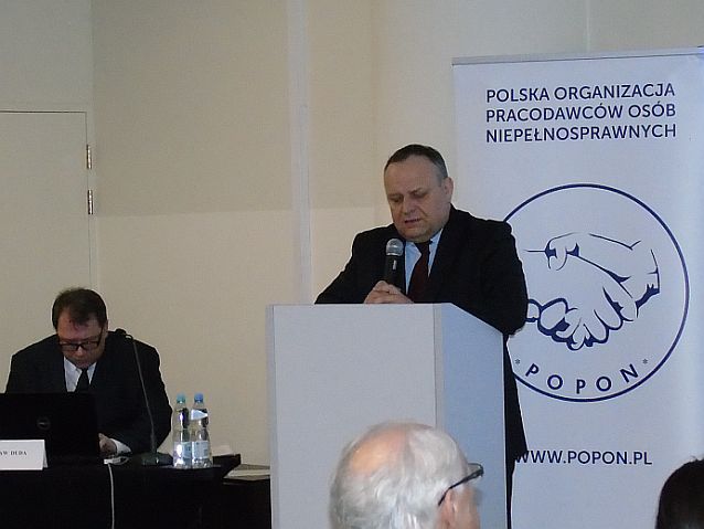 Jarosław Duda na mównicy podczas kongresu
