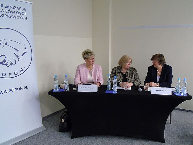 Od lewej siedzą: Barbara Pokorny, Alina Wojtowicz-Pomierna i Teresa Hernik