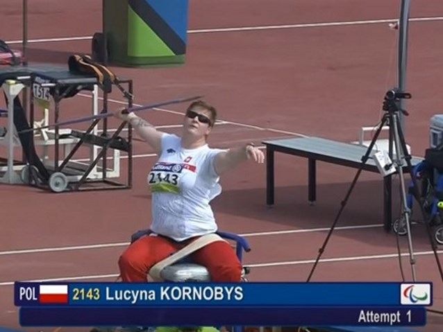 Lucyna Kornobys przygotowuje się do rzutu oszczepem