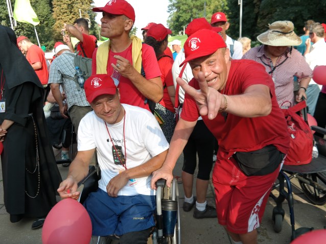 Darek i Sebastian cieszą się, będąc na Jasnej Górze