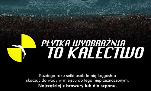 Napis: Płytka wyobraźnia to kalectwo. Każdego roku setki osób łamią kręgosłup skacząc do wody w miejscu do tego nieprzeznaczonym.