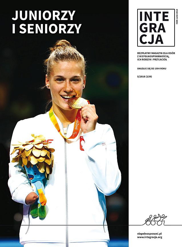 Okładka magazynu Integracja. Na okładce zdjęcie Natalii Partyki, gryzącej swój złoty medal oraz napis: Juniorzy i Seniorzy