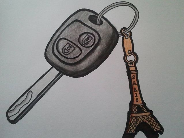 Kluczyki do samochodu z małą wieżą Eiffela