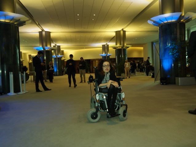 Marta na korytarzu w Parlamencie Europejskim