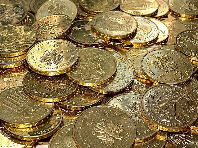 Stos złotych, kolekcjonerskich monet 2-złotowych