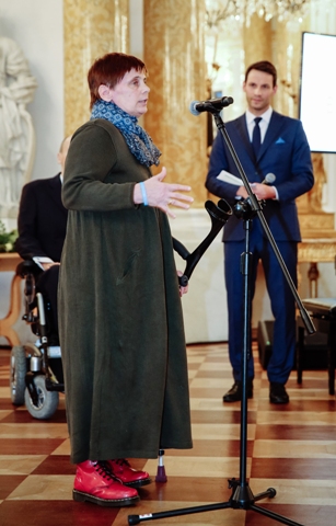 Janina Ochojska przemawia do mikrofonu podczas Gali Człowiek bez barier