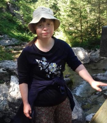 Joanna Rogozińska w czasie wycieczki w górach