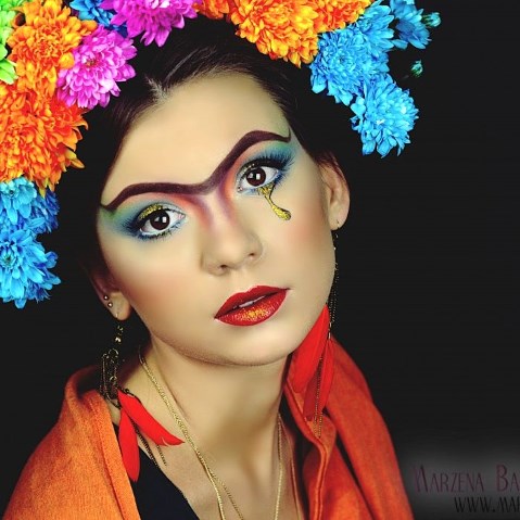 kolorowy makijaż wykonany przez Marzenę Bartosz