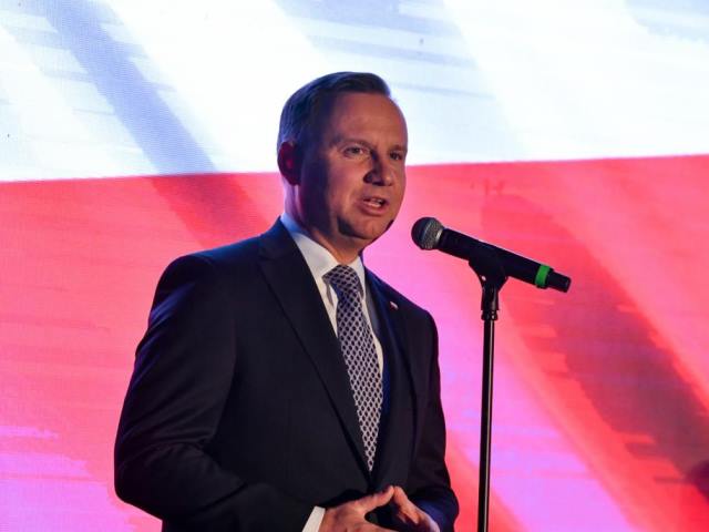 prezydent Andrzej Duda przemawia do mikrofonu