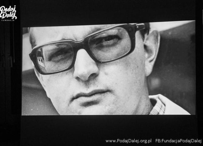 twarz doktora Piotra czarno-biały obraz
