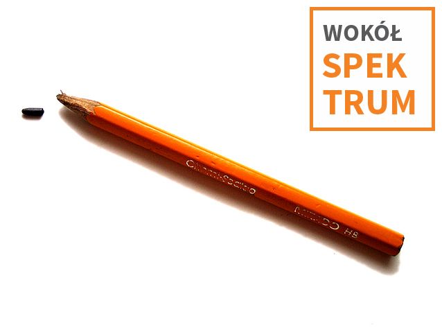 Ołówek ze złamanym rysikiem. Na górze napis: wokół spektrum