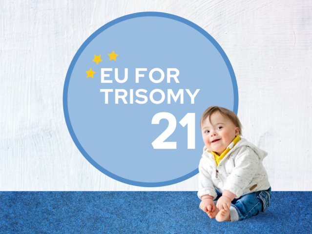 uśmiechnięte dziecko z zespołem Downa, w tle napis EU for trisomy 21