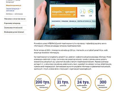 Podstrona portalu Niepelnosprawni.pl w nowym serwisie integracja.org. Na stronie zdjęcie wyświetlonego na tablecie portalu, fragment tekstu i liczby obrazujące działania portalu