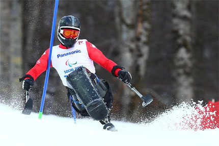 Igor Sikorski na sledżu na trasie slalomu