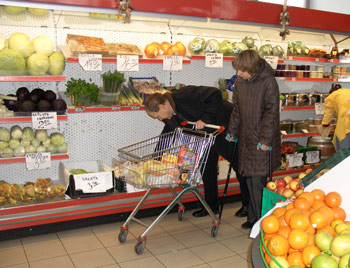 zdjęcie: asystent pomaga w zakupach