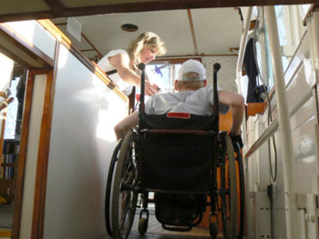 zdjęcie: osoba na wózku na pokładzie