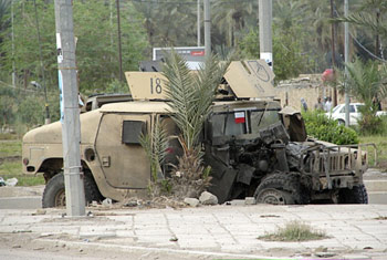 zdjęcie: zniszczony polski wóz bojowy w Iraku