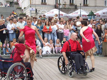 zdjęcie: tancerze na wózkach