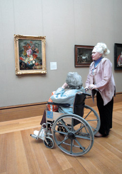 zdjęcie: osoba na wózku w muzeum