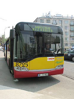 zdjęcie: autobus linii Warszawa bez barier
