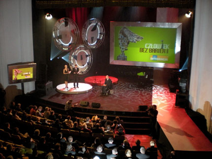 Na zdjęciu: Gala konkursu Człowiek bez barier 2008 w Teatrze Polskim. Fot.: Ada Herbut