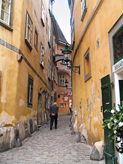 Na zdjęciu: typowa staromiejska uliczka Wiednia