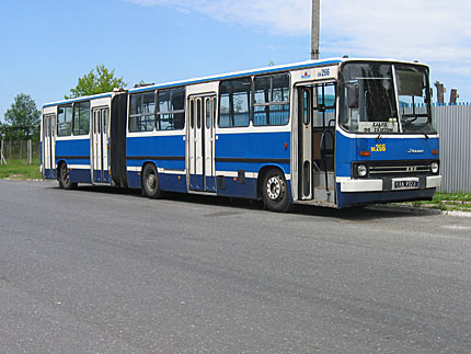 Na zdjęciu: Ikarus stał się symbolem niedostosowanego taboru. Fot. Archiwum MPK w Krakowie