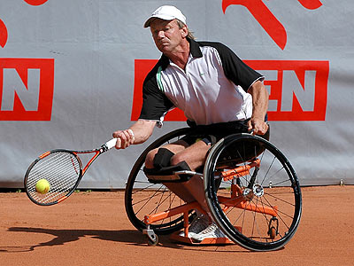 Na zdjęciu: tenis ziemny na wózkach