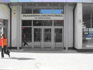 Na zdjęciu: wejście do Filharmonii Zielonogórskiej