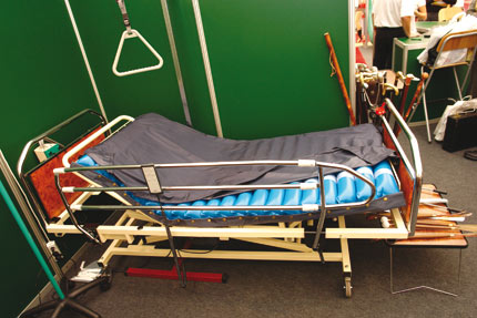 łóżko dostosowane do osoby z niepełnosprawnością, fot.: P. Stanisławski