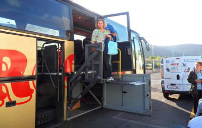 Na zdjęciu: Dostosowany autokar, fot.: Małgorzata Tokarska